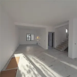 Casa spatioasa cu 4 camere  Visani la asfalt! Finalizata!! - foto 7