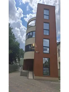 Spatiu de inchiriat D+3E.Pretabil clinica medicala sau birouri.10 locuri de parcare! - Iasi