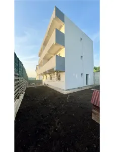 Apartament 3 camere spatios la doar 78000 euro! 5 minute de Lidl Poitiers. Vila cu 6 apartamente! - foto 4