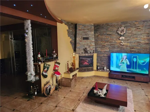 Casă 7 camere Iași - poza 1