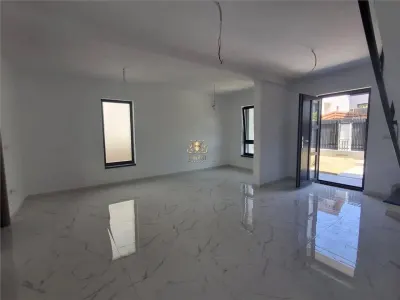 Casa 3 camere  Visan la asfalt !  Pret de apartament! Mutare rapida! - foto 2