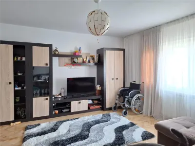 Apartament 3 camere, et 3, CT, balcon mare, doua bai - Focsani