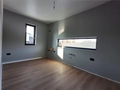 Casa clasa energetica A pompe de caldura cu panouri solare 3dormitoare 2 bai dresing finisaje de LUX Miroslava la asfalt!Tva inclus! - foto 12