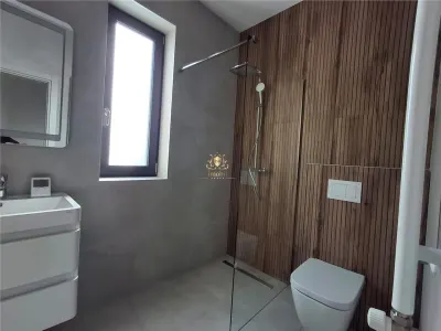 Casa clasa energetica A pompe de caldura cu panouri solare 3dormitoare 2 bai dresing finisaje de LUX Miroslava la asfalt!Tva inclus! - foto 13