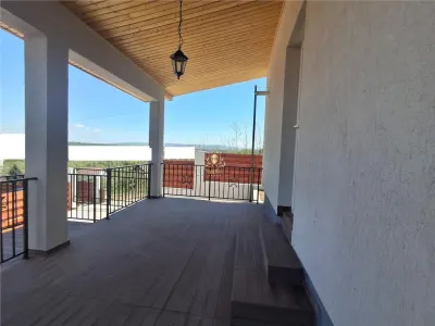 Casa parter cu beci finalizata -500mp teren Valea Adanca. - foto 1