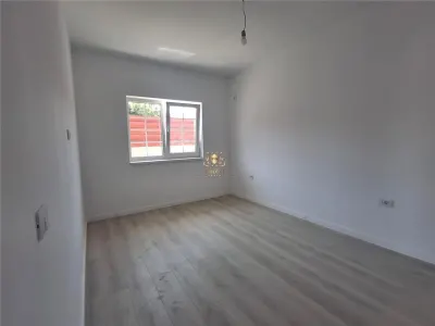 Casa parter cu beci finalizata -500mp teren Valea Adanca. - foto 12