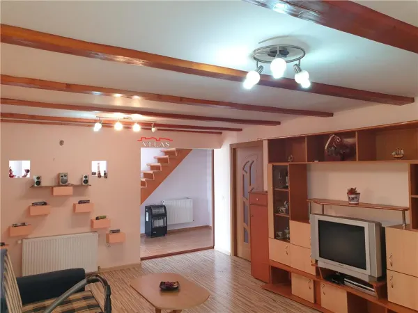Casă 5 camere Golești - poza 1