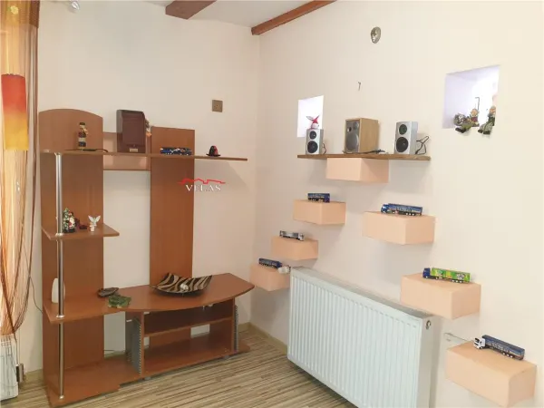 Casă 5 camere Golești - poza 2