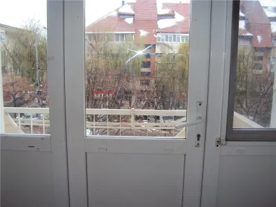 Inchiriez apartament 4 camere, et 2, semimobilat, zona Teatru - foto 17