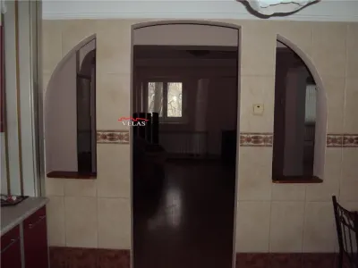 Apartament 4 camere,et 2, 3 balcoane, boxa, parcare, zona Teatru - foto 5