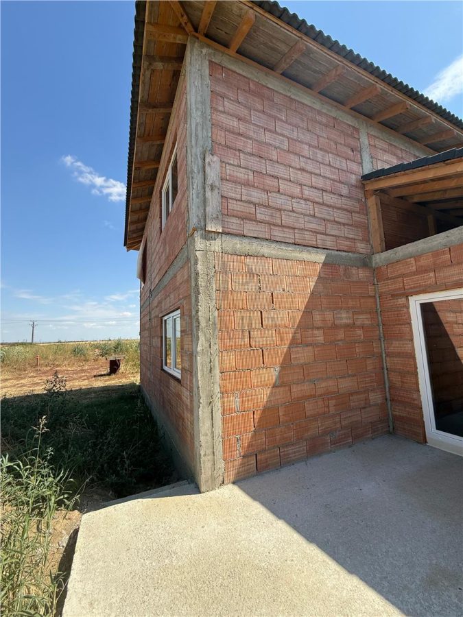 MOSNITA - DUPLEX SPATIOS - COMPARTIMENTARE EXCELENTA - Mosnita Veche