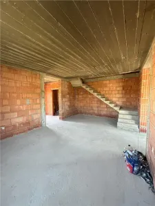 MOSNITA - DUPLEX SPATIOS - COMPARTIMENTARE EXCELENTA - foto 2
