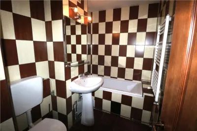 Apartament 2 camere , centrala proprie , zona Complexului Studentesc - foto 9