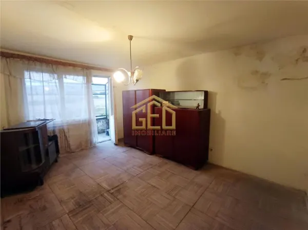 Apartament 3 camere Moldova Noua - poza 2