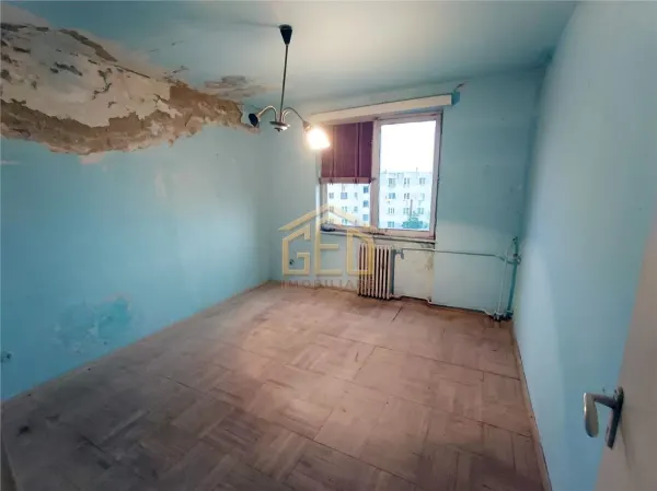 Apartament 3 camere Moldova Noua - poza 4