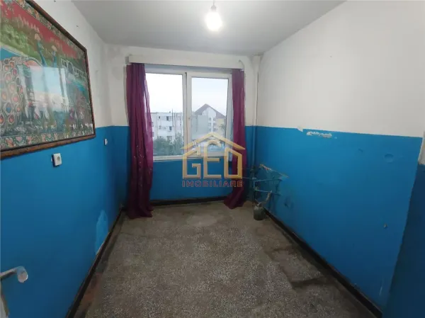 Apartament 3 camere Moldova Noua - poza 6