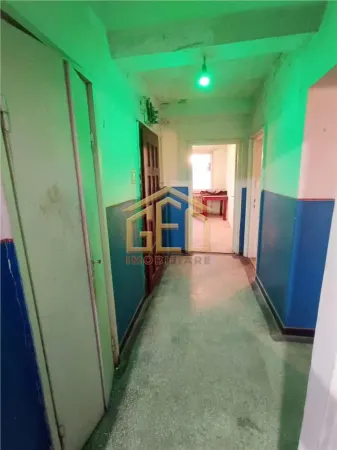 Apartament 3 camere Moldova Noua - poza 7