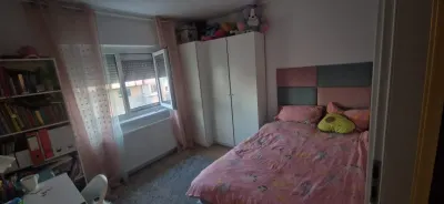 Decomandat cu 2 bai si 2 balcoane, mobilat si utilat - foto 3