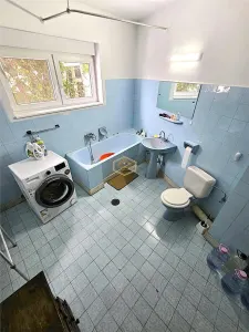 O proprietate rara | Locuinta generoasa + spațiu comercial cu acces din strada - foto 22