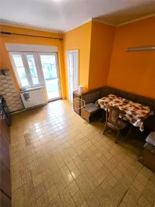 O proprietate rara | Locuinta generoasa + spațiu comercial cu acces din strada - foto 8