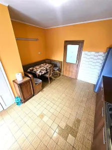O proprietate rara | Locuinta generoasa + spațiu comercial cu acces din strada - foto 9