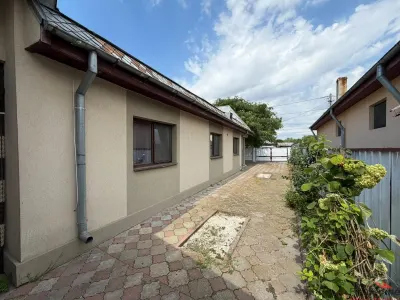 Casa  de vanzare in Golesti  cu 1.000mp teren - foto 3