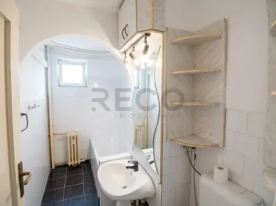 RECO Apartament cu 3 camere decomandat etaj 2 bloc cu lift zona cicero - foto 8