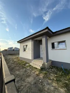 MOSNITA- PRET EXCELENT - SUPRAFATA BUNA - COMPARTIMENTARE AVANTAJOASA - Mosnita Noua