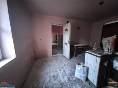 Casa cu 3 camere si pivnita in Lipova - foto 12