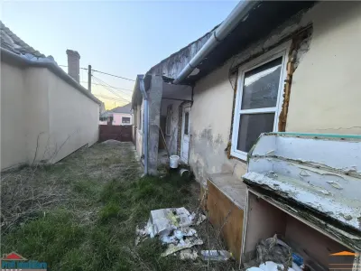 Casa cu 3 camere si pivnita in Lipova - foto 5