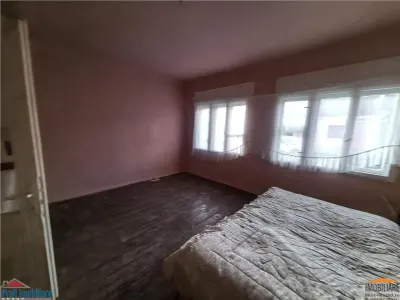 Casa cu 3 camere si pivnita in Lipova - foto 8
