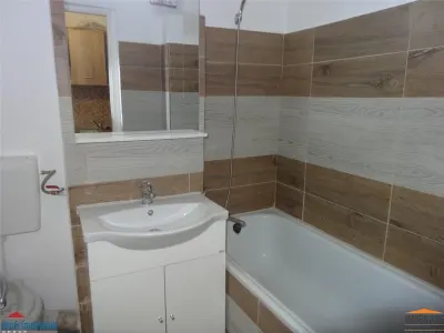 Inchiriez garsoniera frumoasa, Uta - Arad