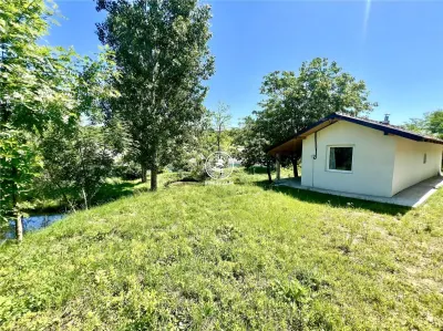 Casă individuala 2 camere in Perieni- Probota  cu iaz propriu - foto 12