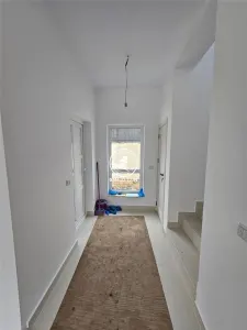 Vila P+1E ,4 camere ,560mp teren - Valea Lupului , Iasi - foto 2