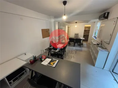Spatiu comercial ultracentral, 30 mp, parter, mobilat complet - foto 3