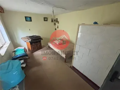 Casa la soseaua principala, teren 1.309 mp in Plopul, Tulcea - foto 5