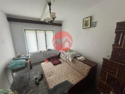 Casa la soseaua principala, teren 1.309 mp in Plopul, Tulcea - foto 6