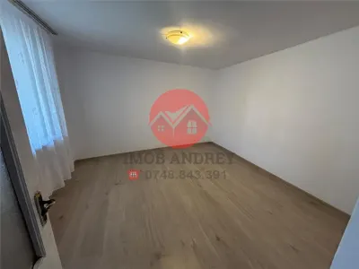 Casa renovata de vanzare, zona centrala, 78 mp, teren 136 mp - foto 3