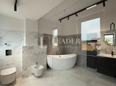 Penthouse Duplex modern cu terasă și vedere spre pădure - foto 14