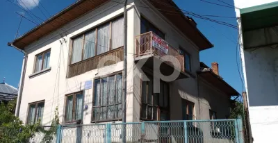Se vinde casa, dependinte si teren in localitatea Domnesti, judetul Arges - Domnesti