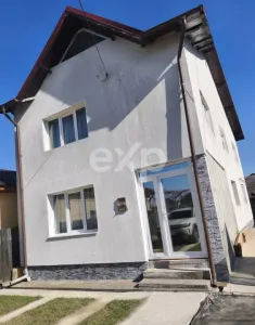 Vând casă cu etaj .. - foto 2