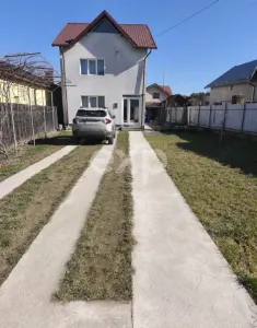 Vând casă cu etaj .. - foto 3