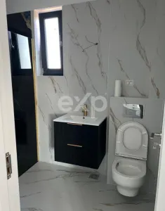 Casă spațioasă în Albota – 3 dormitoare, terasă acoperită și curte mare - foto 9