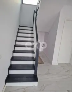 Casă spațioasă pentru familie – Trivale, zonă verde, terasă acoperită - foto 6