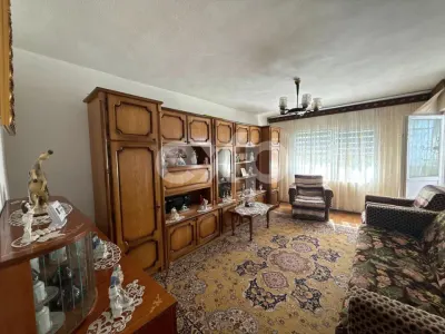 3 CAMERE DECOMANDATE SPAȚIOS | ZONA MICRO XI | ETAJ 3 | POTENȚIAL EXCELENT - foto 2
