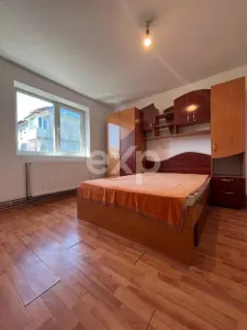 Vanzare 2 camere curat liber decomandat et 3 central Gaesti - foto 3