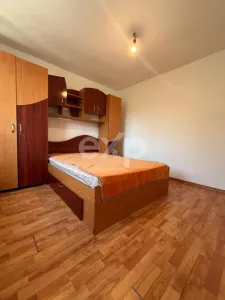 Vanzare 2 camere curat liber decomandat et 3 central Gaesti - foto 4