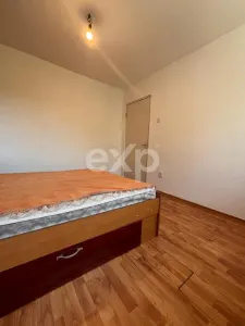 Vanzare 2 camere curat liber decomandat et 3 central Gaesti - foto 5