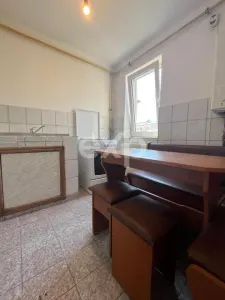 Vanzare 2 camere curat liber decomandat et 3 central Gaesti - foto 6