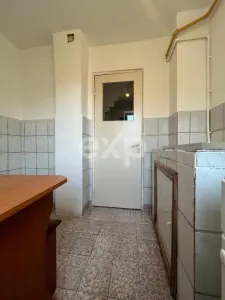 Vanzare 2 camere curat liber decomandat et 3 central Gaesti - foto 8